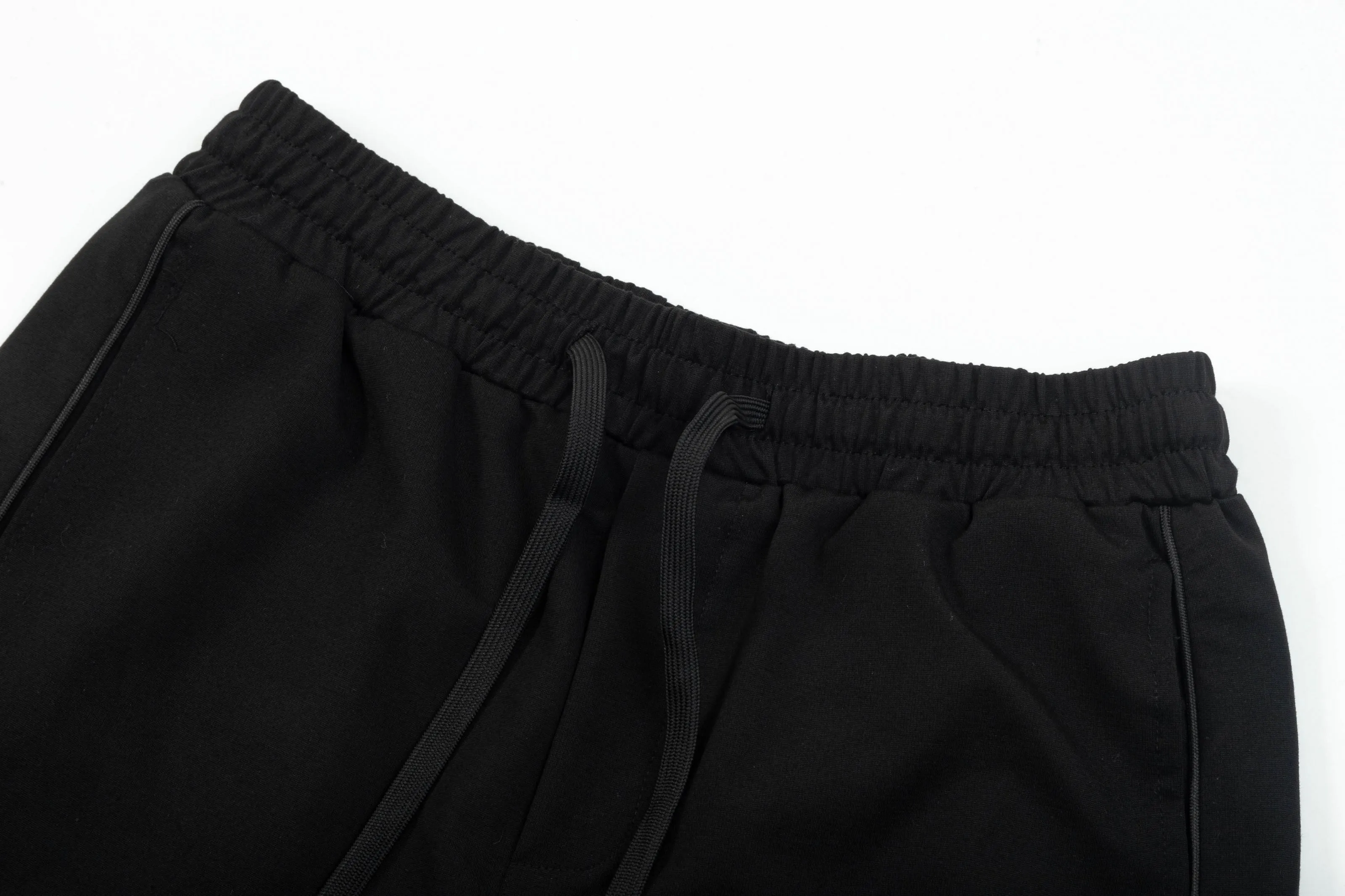 🅿️190 2025 Croxin new knitted shorts, customized fabric, knitted with knitted logo printed on it. The version is tight and three-dimensional, with straight stripe splicing. The customized trouser cord hardware has strong texture and smoothness. The upper body is comfortable and breathable. It has a concave and convex three-dimensional feel. It is fashionable and casual. Color: Black - White Size: M-4XL